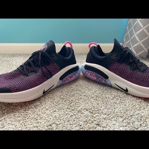 Men’s Nike JoyRide Run Black and Pink Size 13